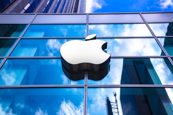 Apple Logo on Store in New York City 600 Pixels Wide