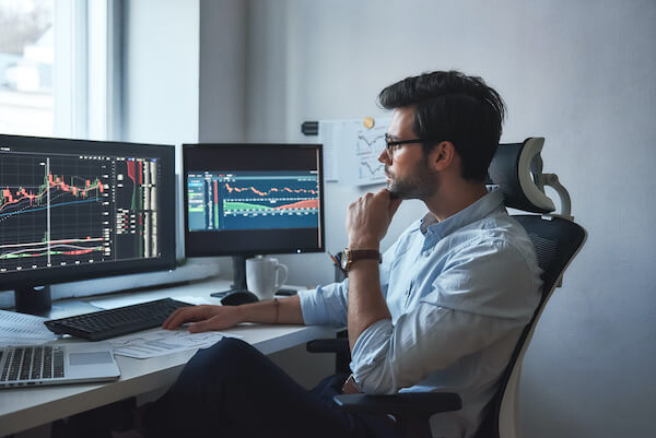 Fidelity options trading: man looking at graphs in his computer