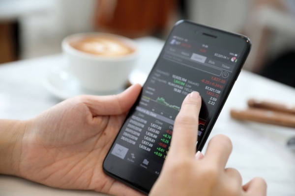 Dividend income: A finger scrolling on a stock market mobile app
