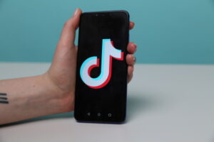 TWTR, ORCL, MSFT: Who’s Going to Buy TikTok?