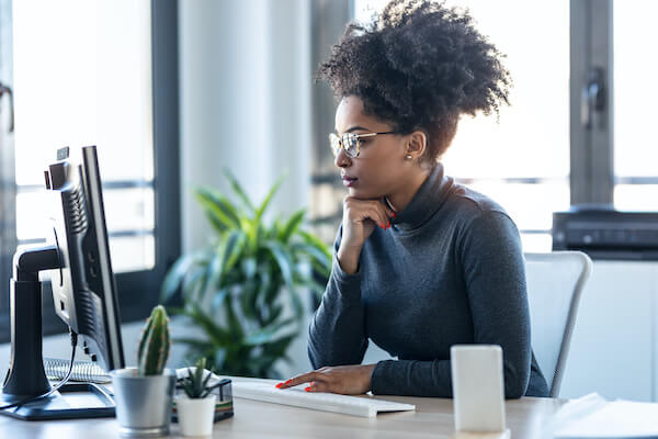 how to buy options: woman using a computer